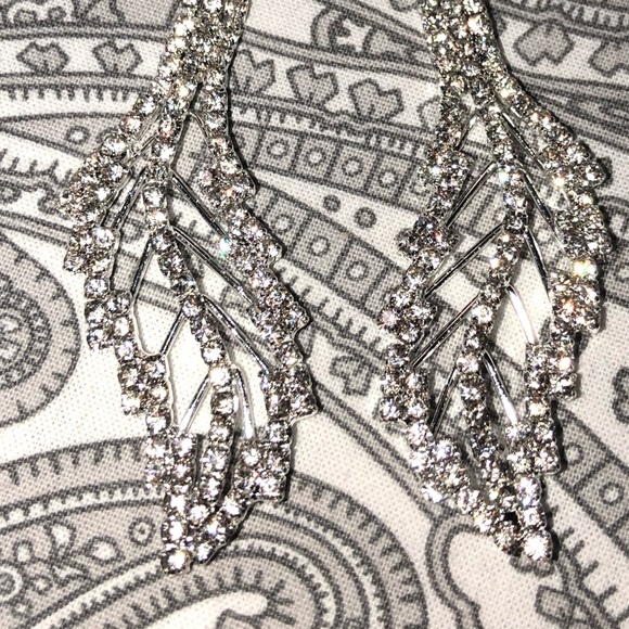 ⬇️ Leaf shaped rhinestone earrings - Picture 5 of 6